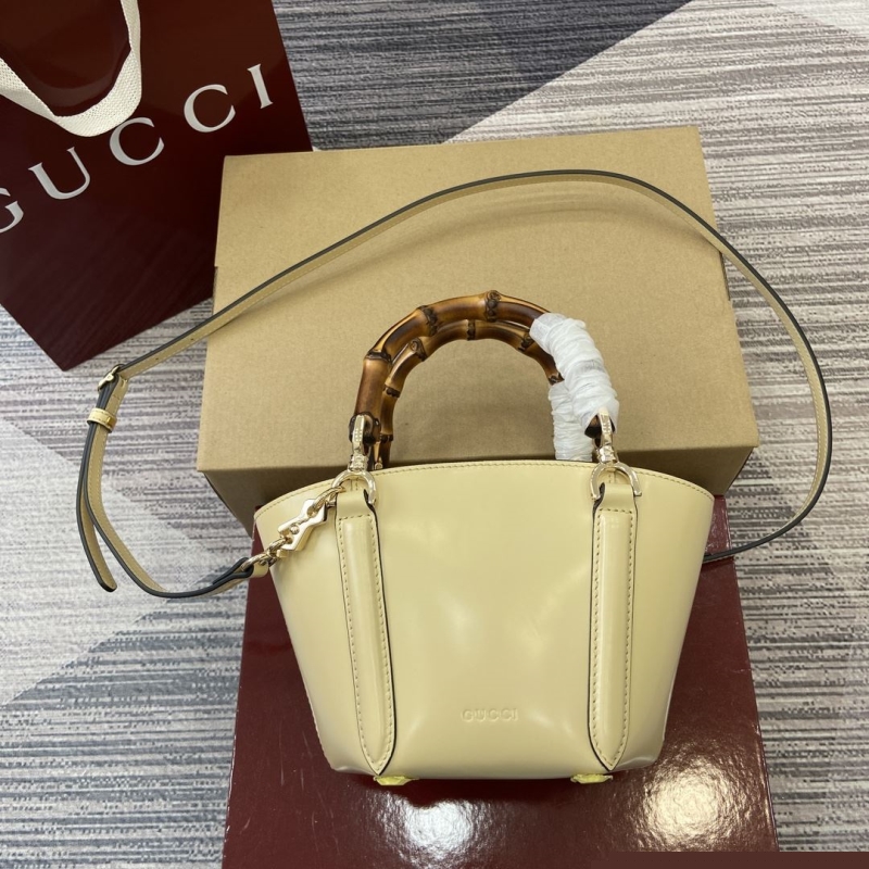 G*u*i shopping bags